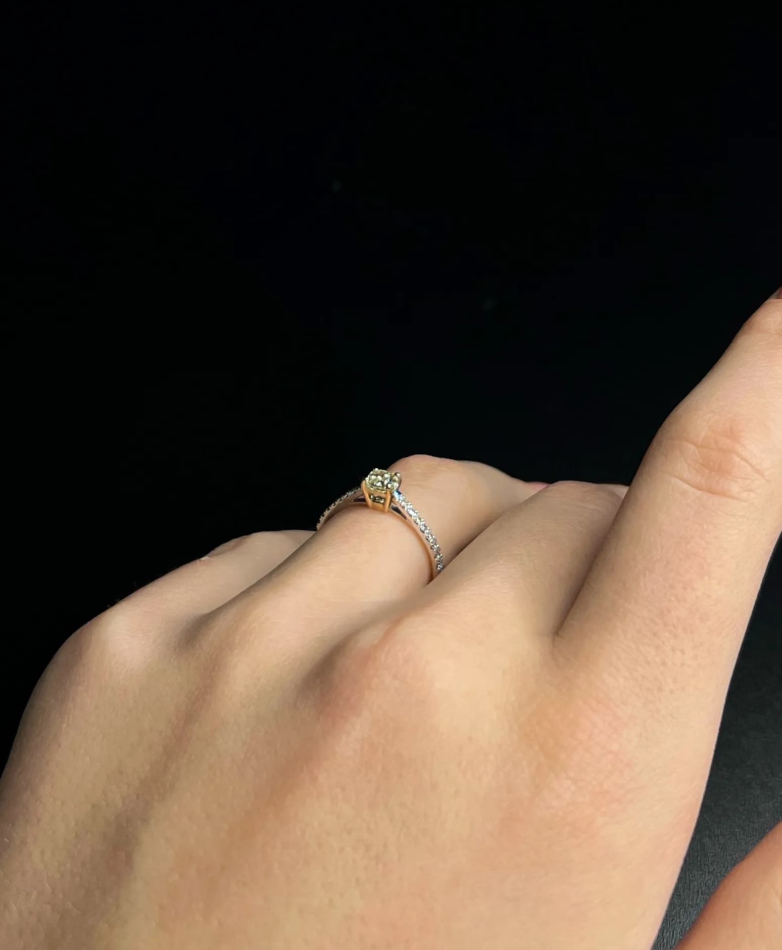 Каблучка "Тропічне сонце" з жовтим діамантом